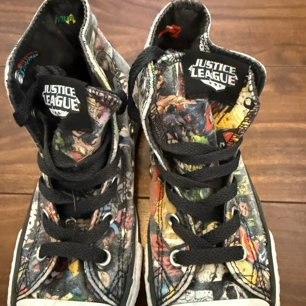 Converse Chuck Taylor All‎ Star Justice League High Top Youth Size 1 Comic Print
